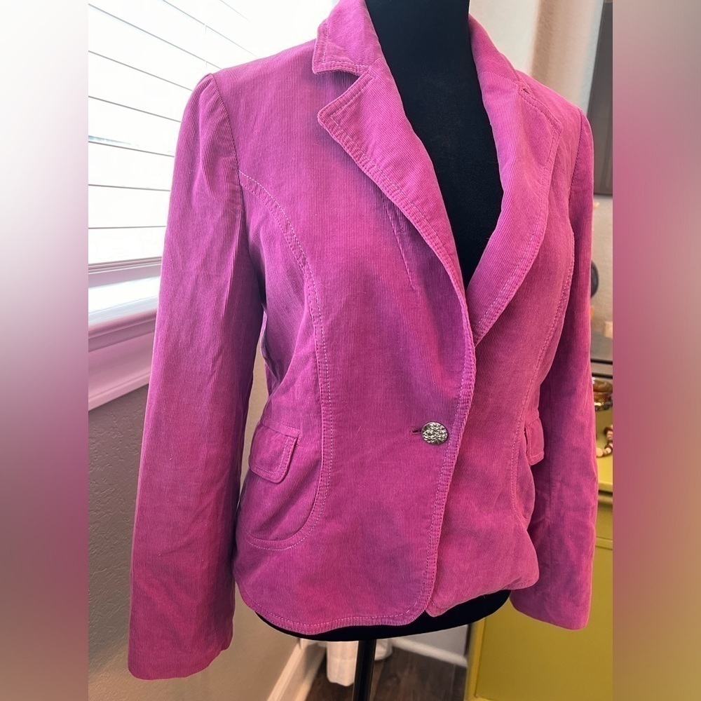 United Colors of Benetton pink light lined corduroy jacket w/ silver button. M